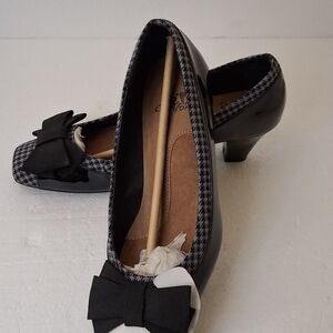 Chic Black Bow Heels with Houndstooth Trim Size 8.5
